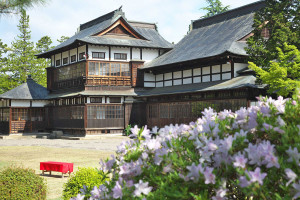 庭園から眺める母屋