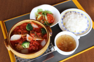 山形ハーブ鶏と遠山かぶのトマト煮