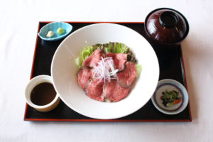 ローストビーフ丼