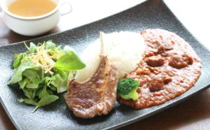 ラムカレー_ラムチョップ付き(4)
